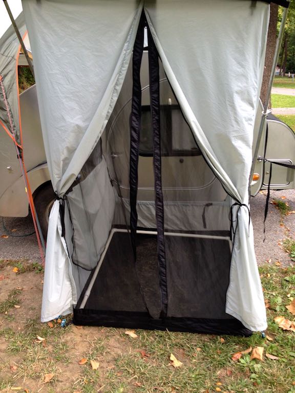 Side entrance tent