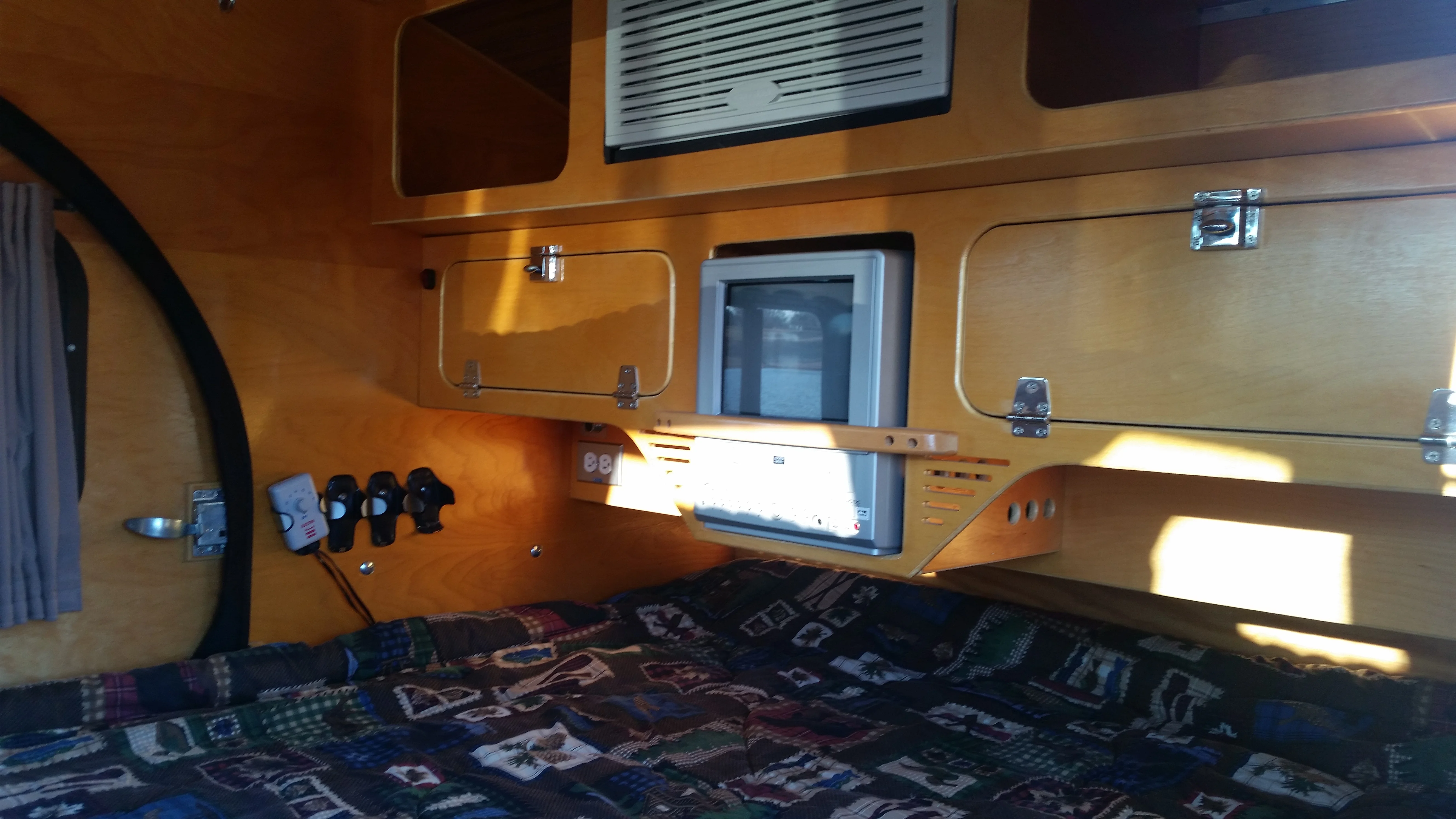 2005 Camp-Inn 560 Ultra, Inside Left Rear View.webp