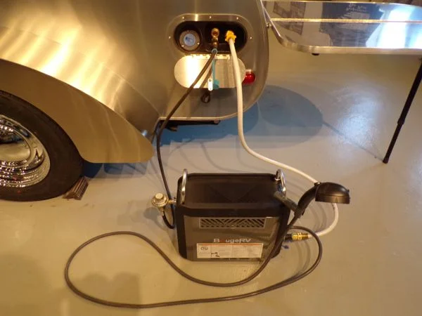 bougeRV_waterHeater1.webp